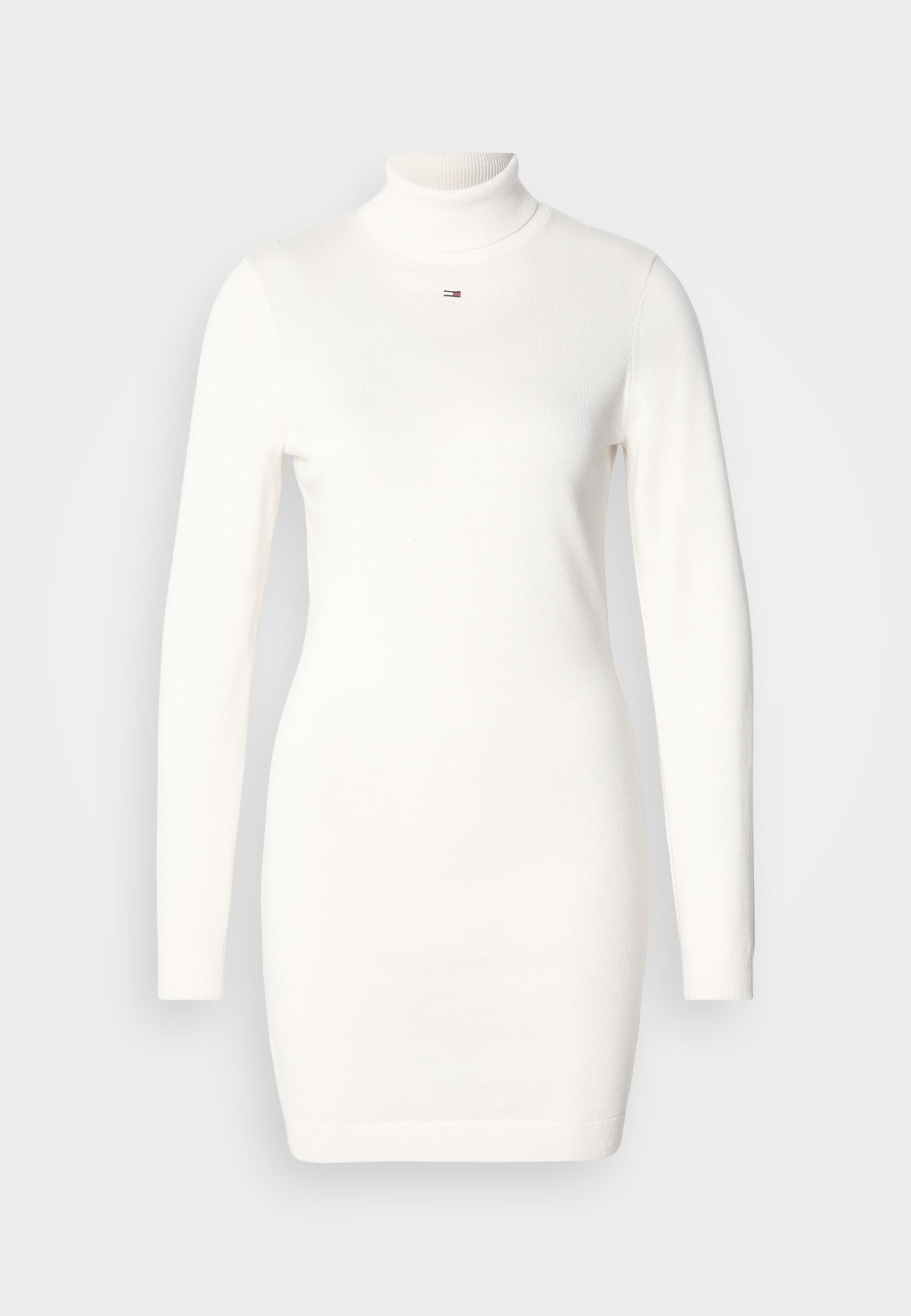 Weißes langärmeliges Turtleneck-Kleid aus einem glatten Strickstoff. Verfügt über eine schlanke Passform und ein kleines Logo-Detail auf der Brust.
