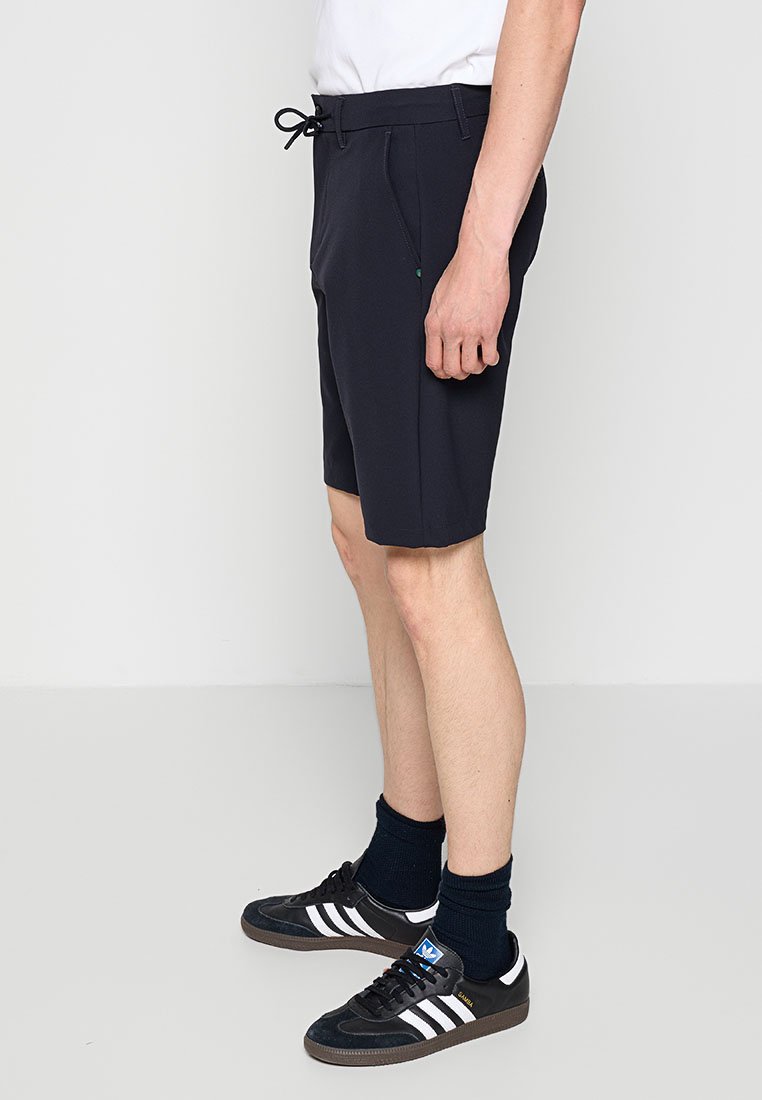NO EXCESS Shorts Media 2