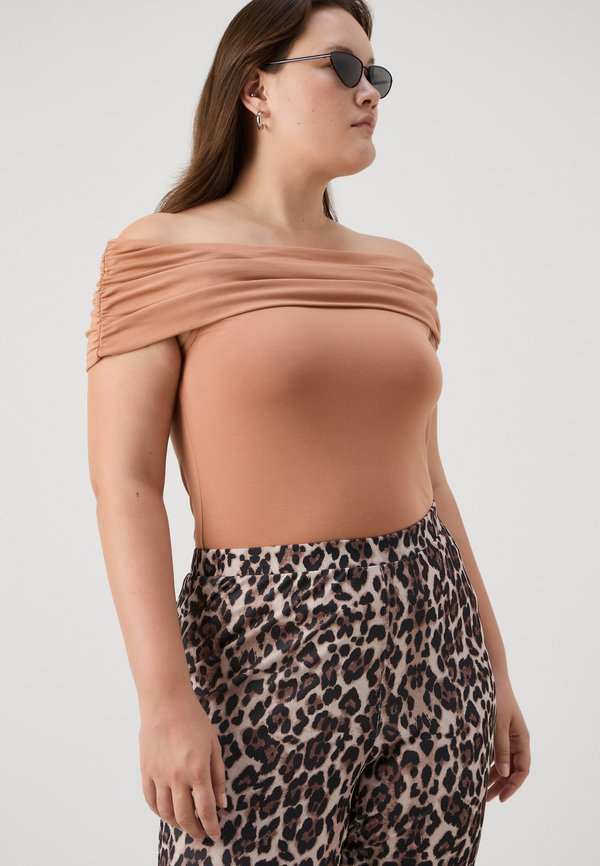ONLY Carmakoma CARTIME OFF SHOULDER
