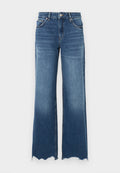 Jeans aus Denim mit ausgestelltem Bein in mittlerem Blauton, mit ausgefranstem Saum, fünf Taschen und vorderer Knopfverschluss.