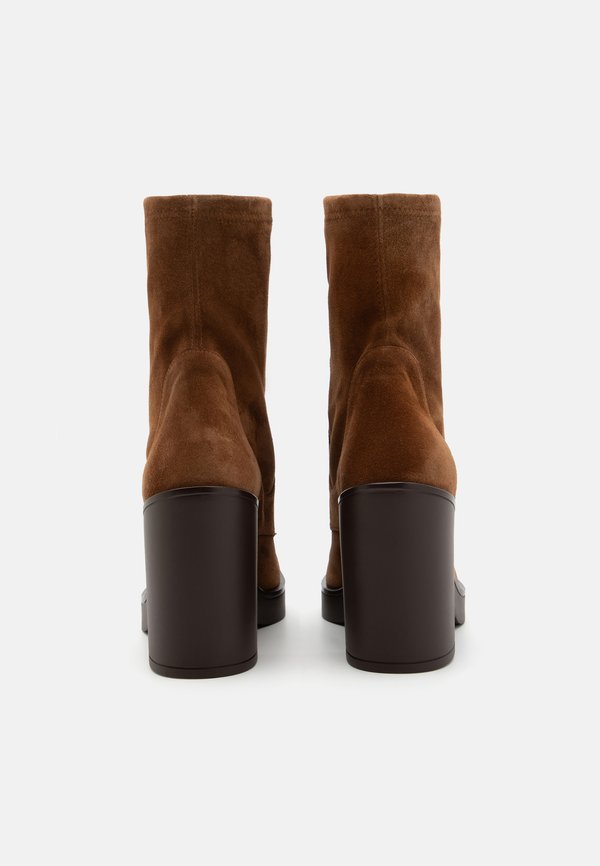 Stuart Weitzman EVERITT BOOTIE