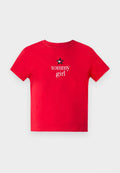 Rotes Baumwoll-T-Shirt mit kurzen Ärmeln, das auf der Vorderseite den Text "tommy girl" sowie einen schwarzen Sternakzent zeigt.