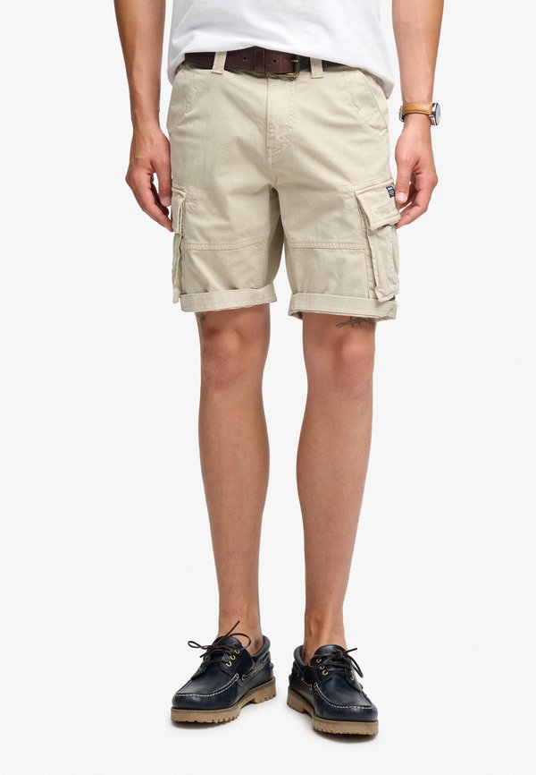 Superdry & Co SUPERDRY CORE CARGO SHORTS.. - Shorts - sand