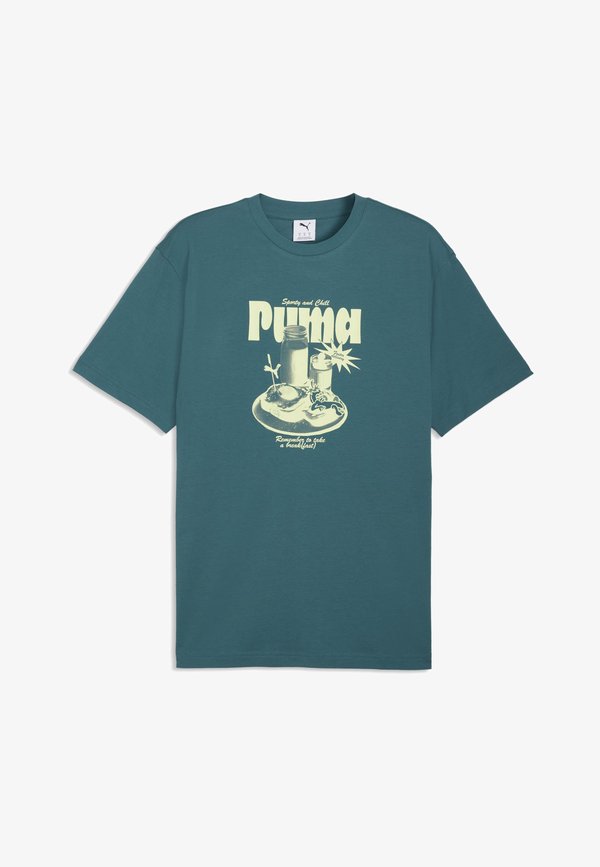 Puma GRAPHIC RELAXED  BREAKFAST TEE - Print T-shirt - emerald ice