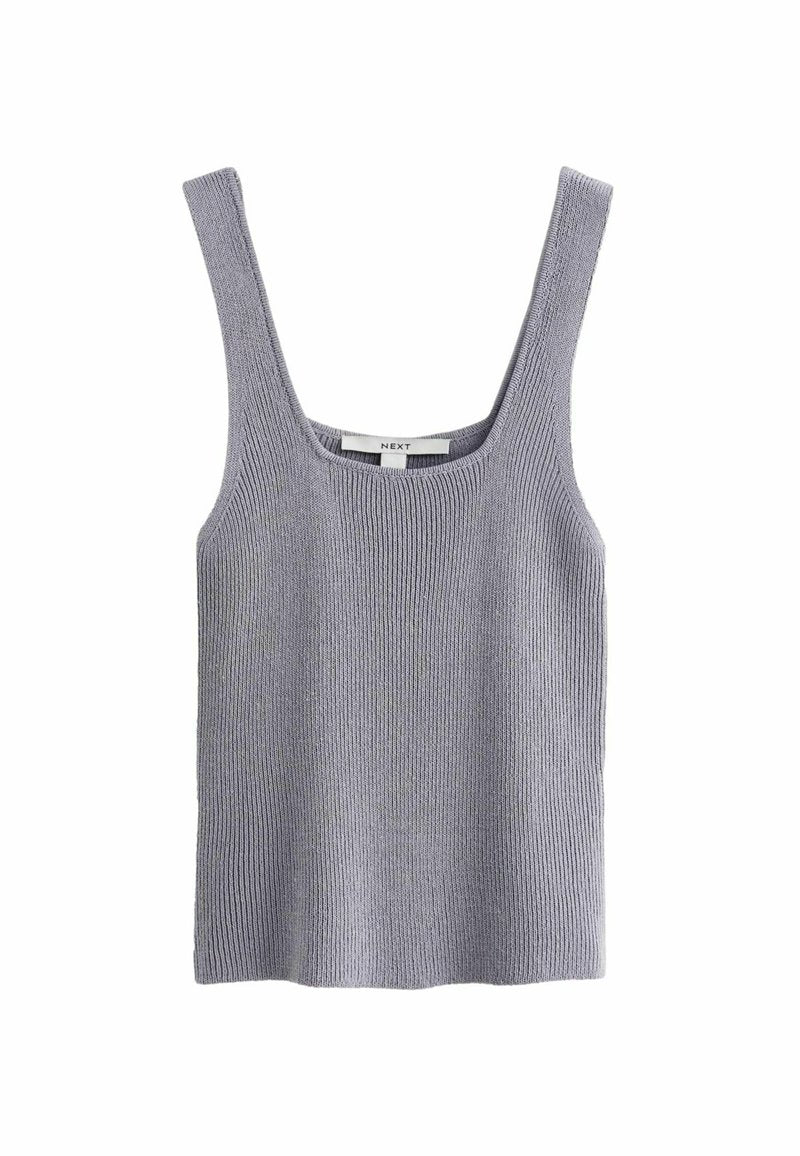 Graues, geripptes Tanktop mit quadratischem Ausschnitt und breiten Trägern, das eine glatte Textur und ein gleichmäßiges Strickmuster aufweist.