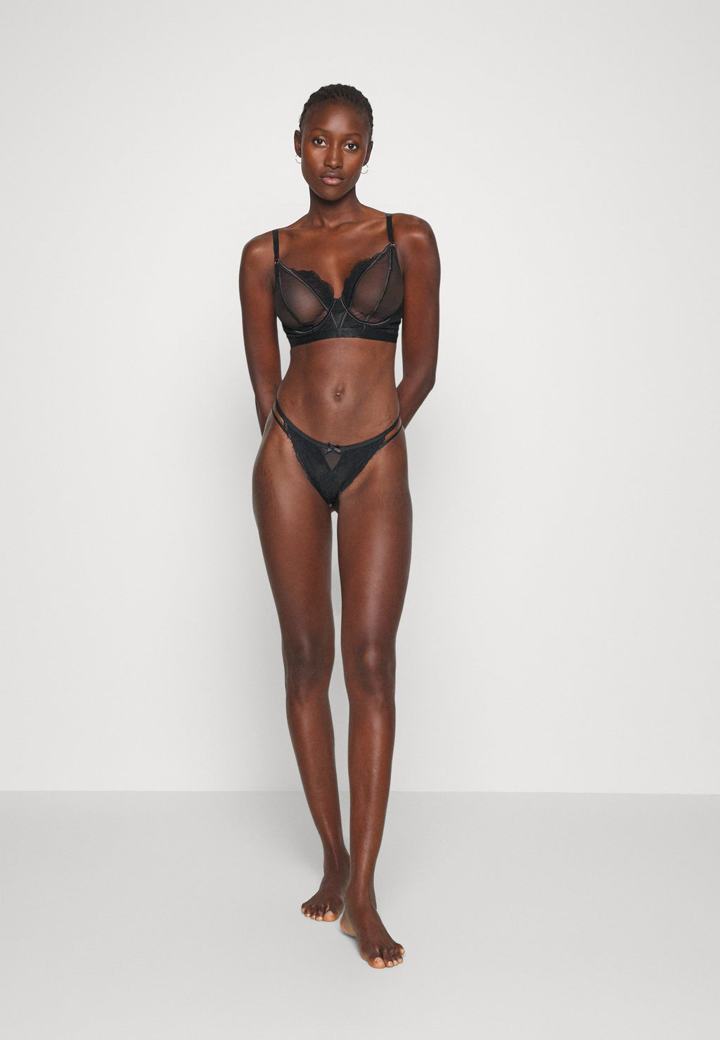 Playful Promises FENELLA GRAPHIC LINES LONGLINE WITH EYELASH