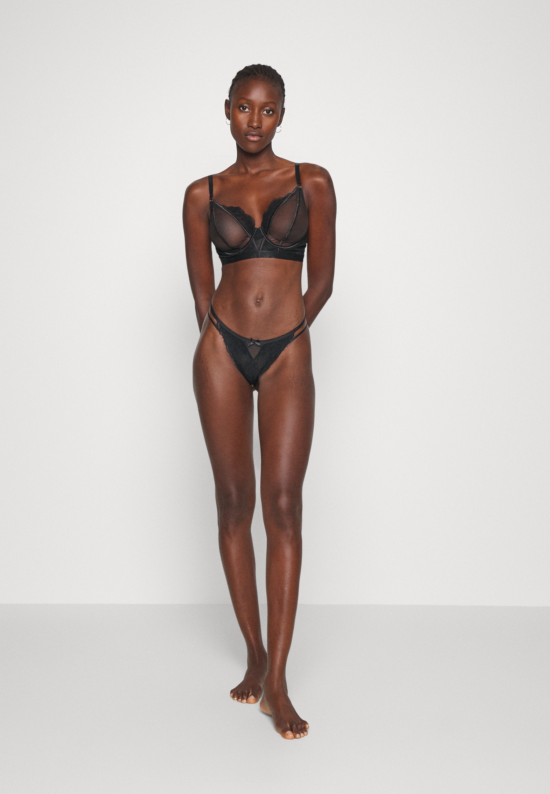Playful Promises FENELLA GRAPHIC LINES LONGLINE WITH EYELASH