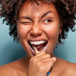 Zahnbürste Tiefenreinigung + Frische mittel (1+1Gratis) Colgate