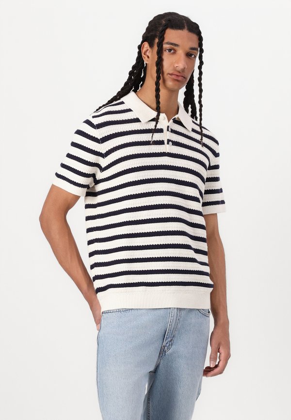 GAP STRIPE