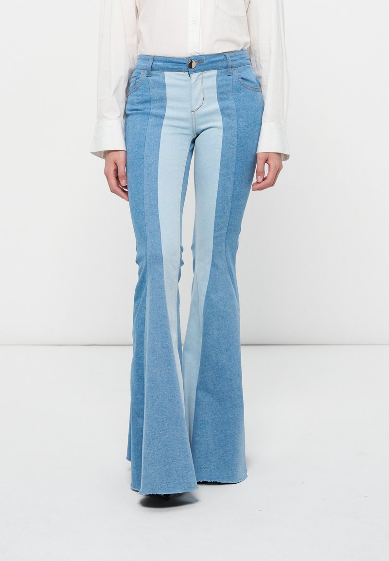 LIU JO Flared Jeans Media 1