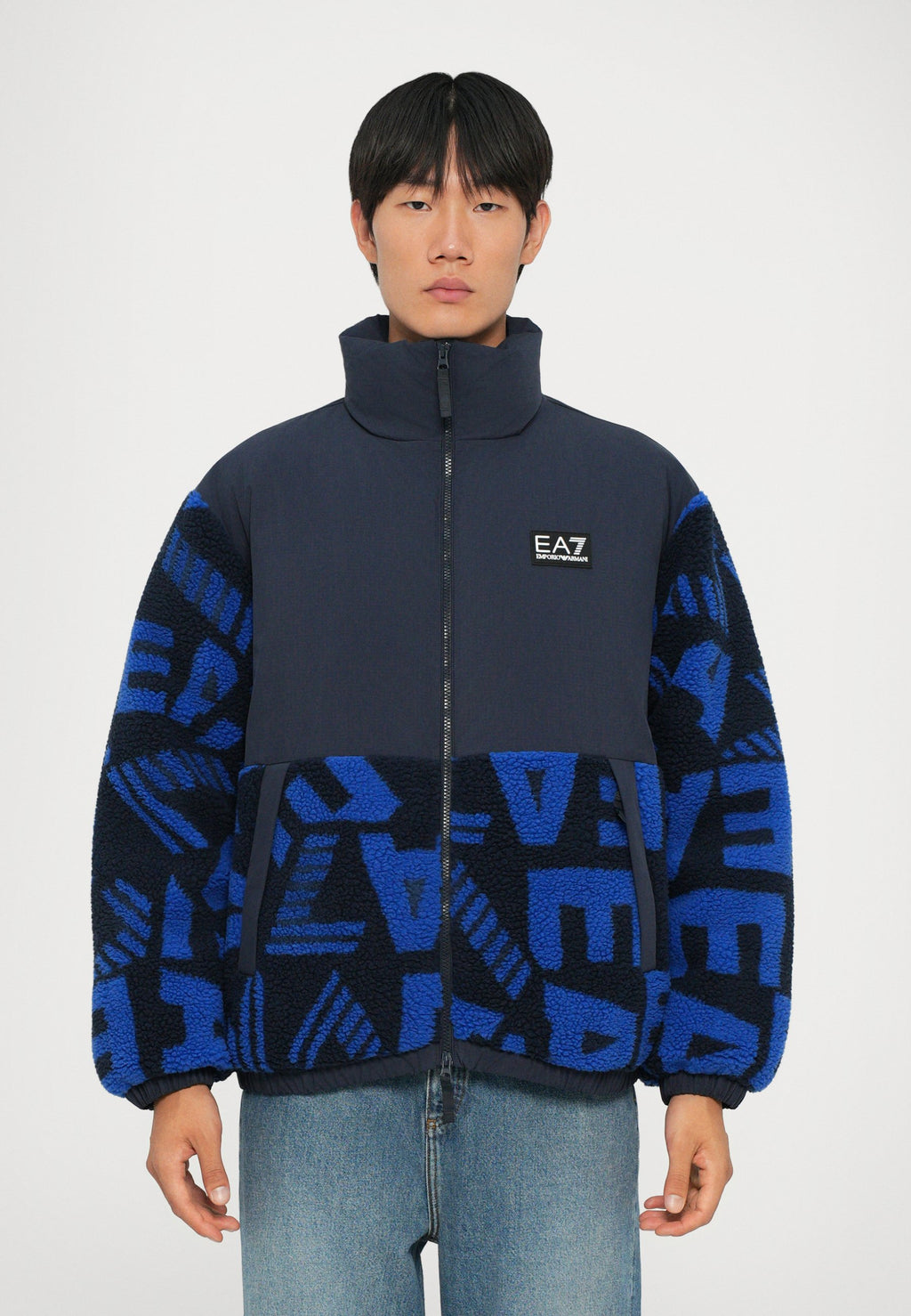 MOUNTAIN JACKET LOGO Media 3