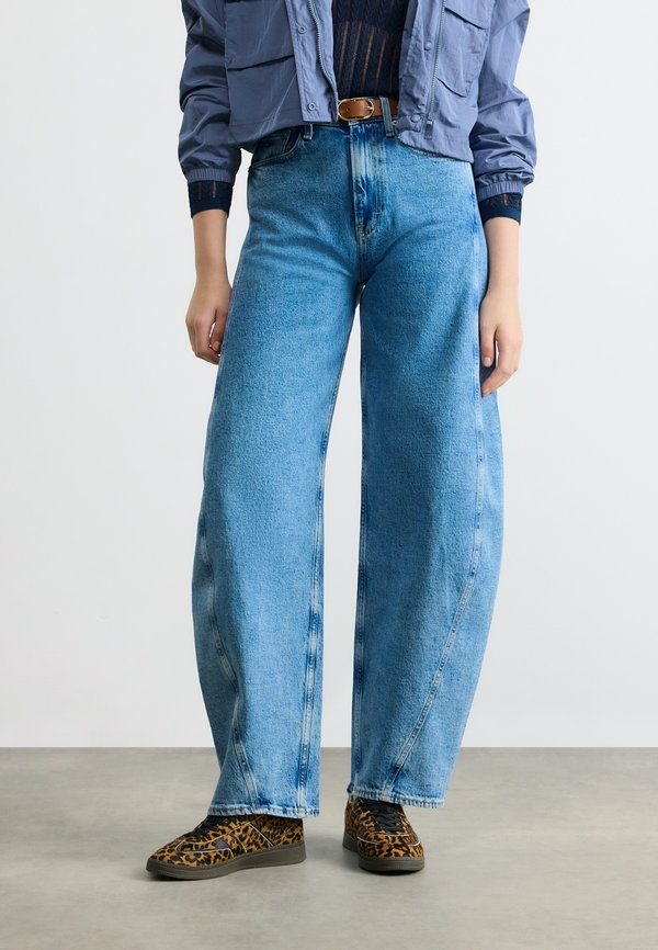 Tommy Jeans MID RISE TWIST SEAM BARREL LEG JEANS