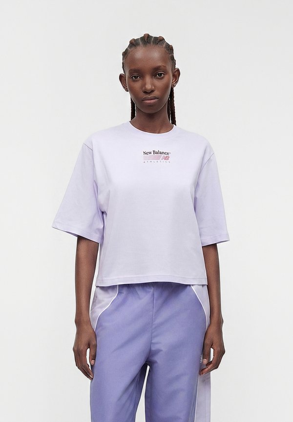 New Balance TRACKSIDE RELAXED - Print T-shirt - smoked violet