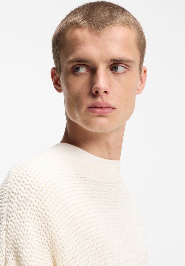 HUGO SANJOU