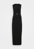 Schwarzes ärmelloses Maxikleid mit figurbetontem Schnitt, glatter Textur und einem markanten Schnallendetail in der Taille.