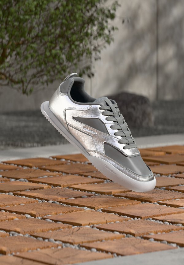 Calvin Klein PRO RUN LACE STRIPE - Trainers - silver-coloured