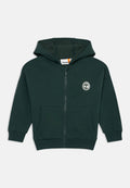Dunkelgrüner Kapuzenpullover mit Reißverschluss, Logo-Aufnäher, Kängurutaschen und gerippten Bündchen. Hergestellt aus weichem Material und mit einer Kapuze für zusätzlichen Schutz versehen.