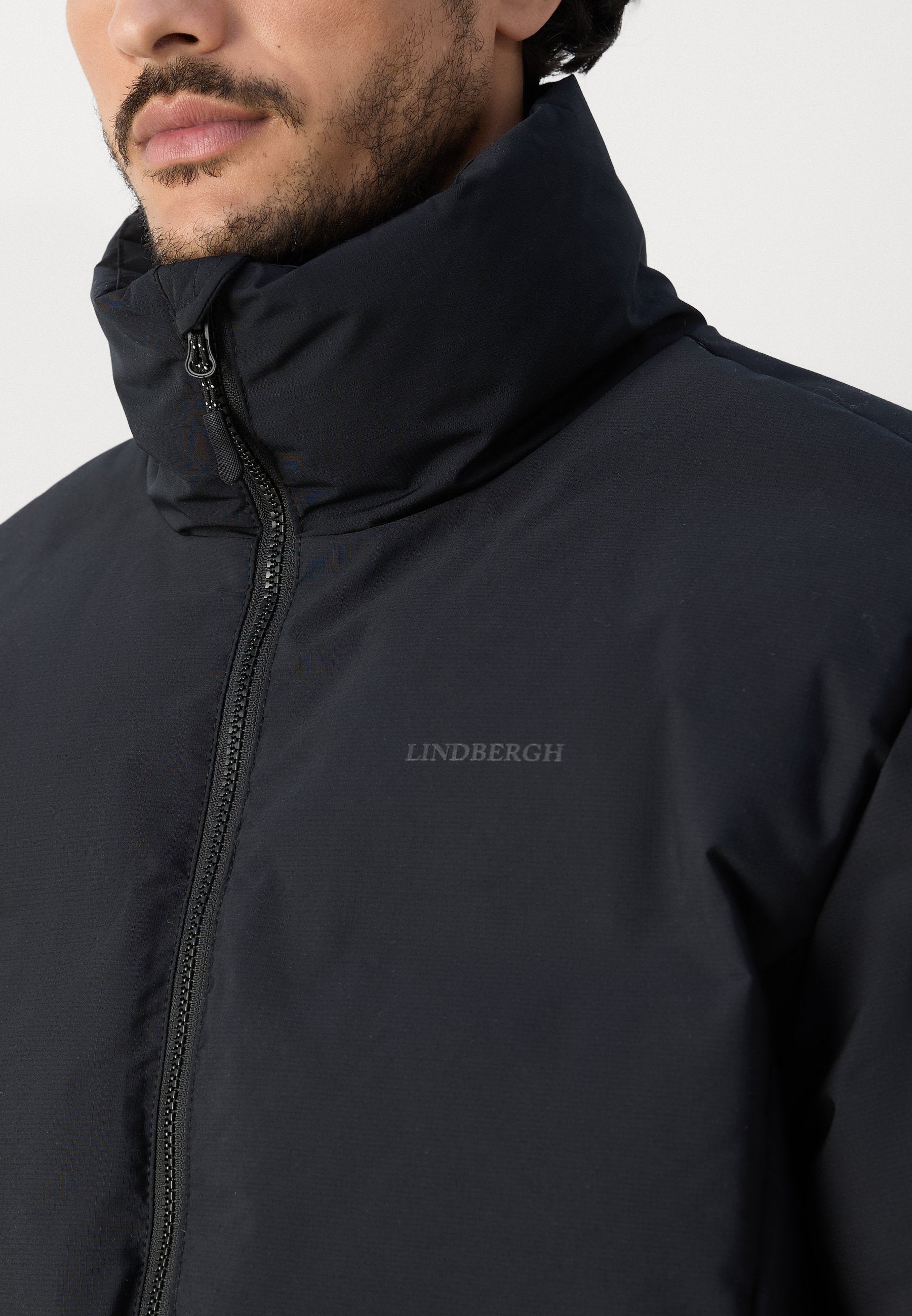 CROPPED SEAMLESS PUFFER JACKET Media 8