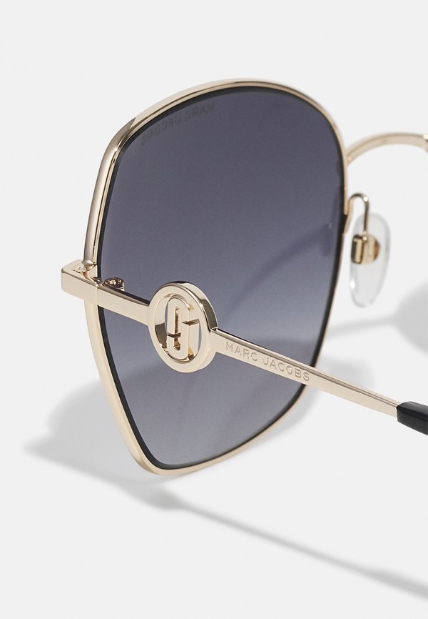 MARC JACOBS