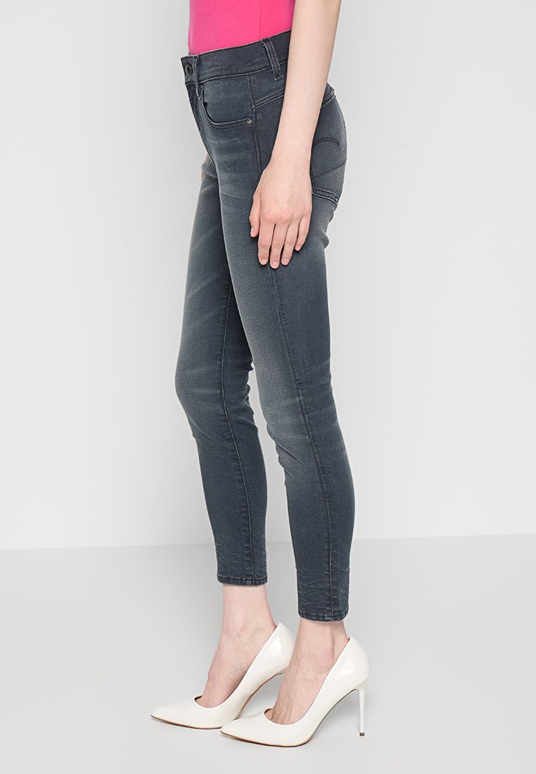 LHANA SKINNY Media 2