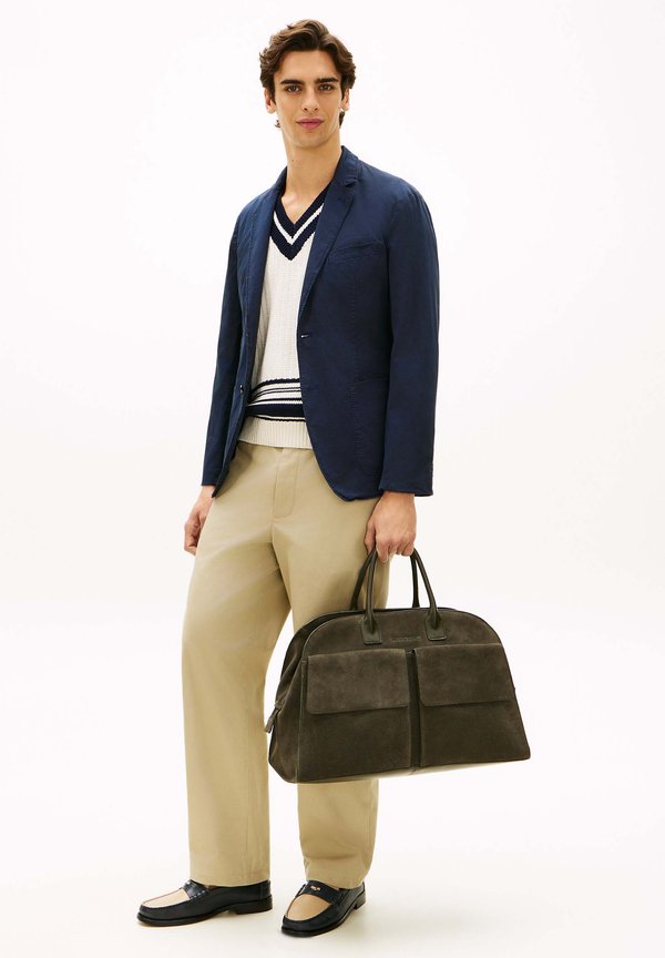 Tommy Hilfiger METAL LOGO SUEDE DUFFEL BAG - Weekend bag - willow green