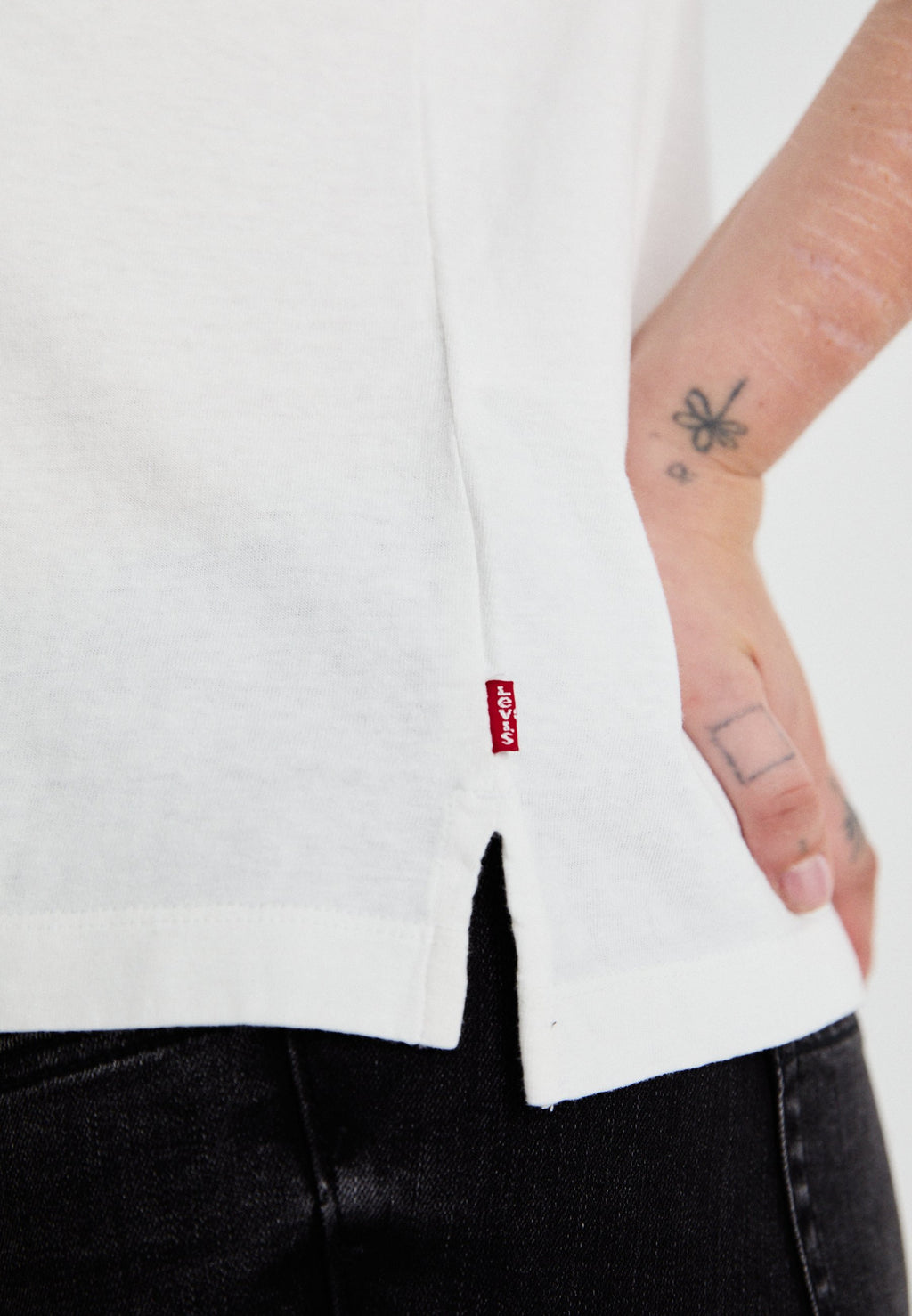 Levi's® Plus BOXY V NECK TEE