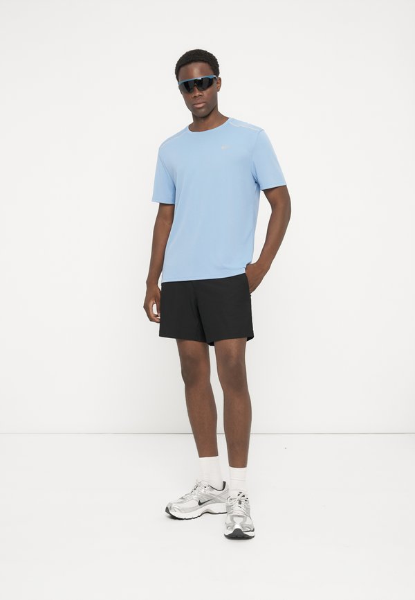 Nike Performance