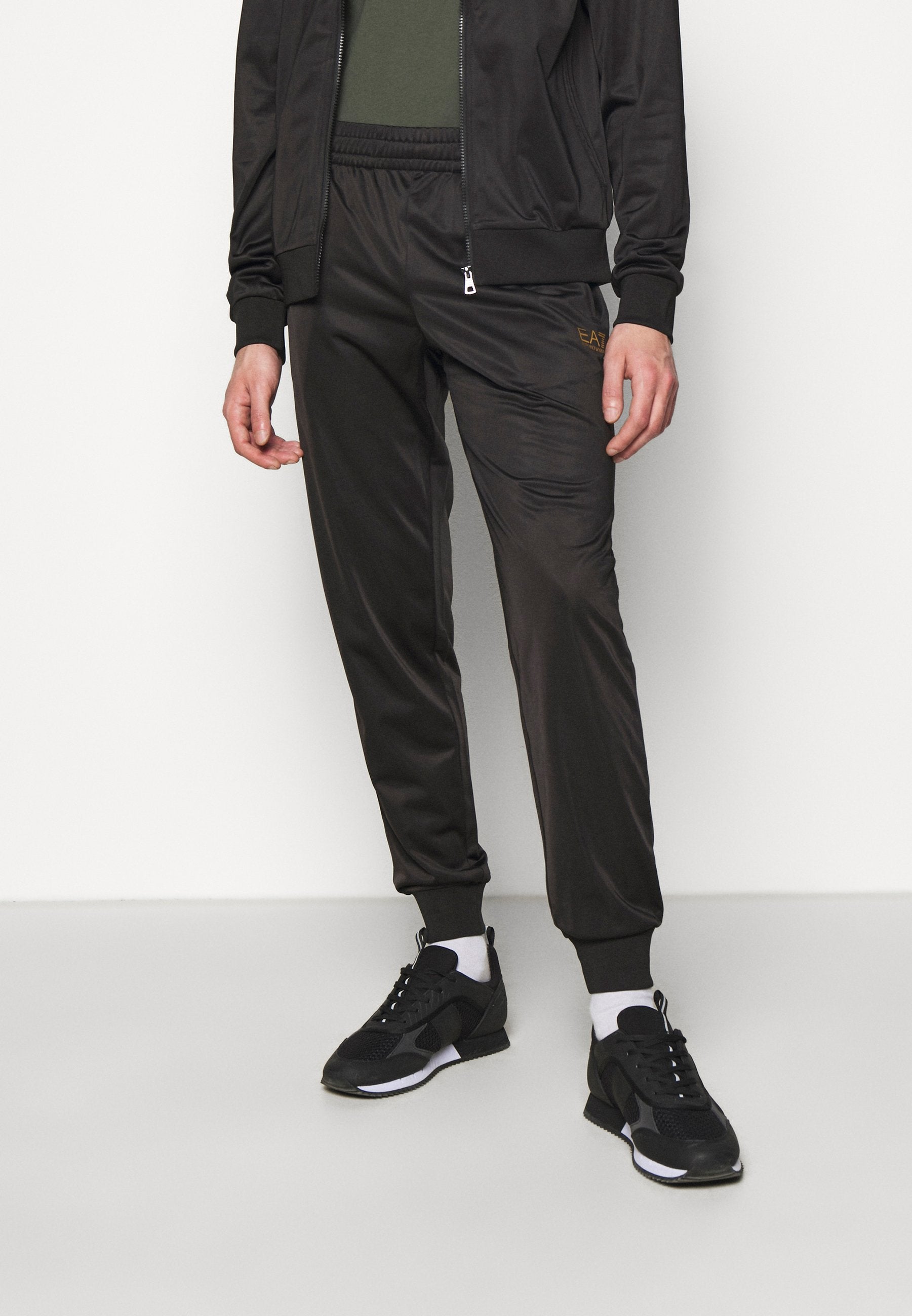 TRACKSUIT Media 5