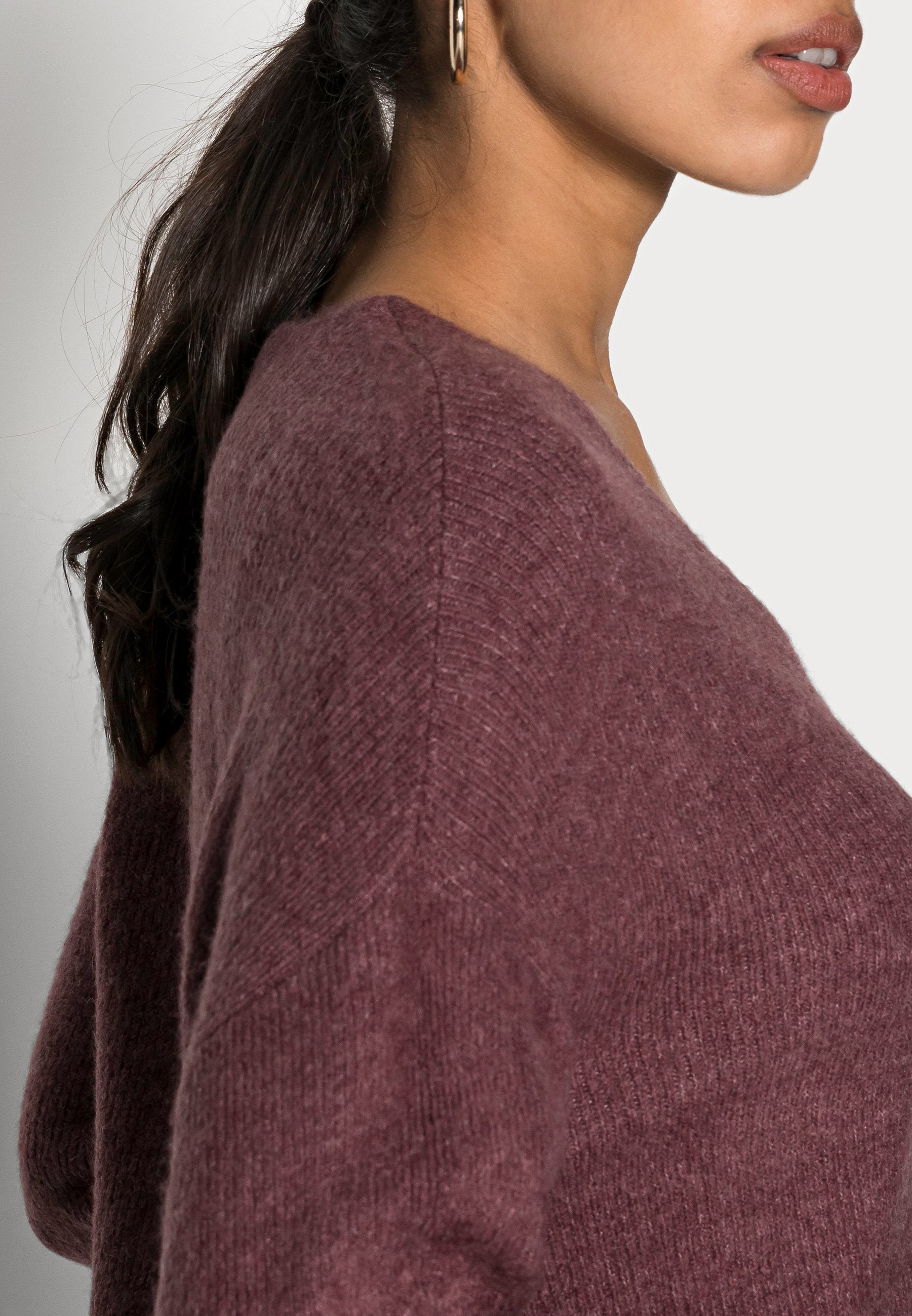 Vero Moda VMCREWLEFILE  V-NECK