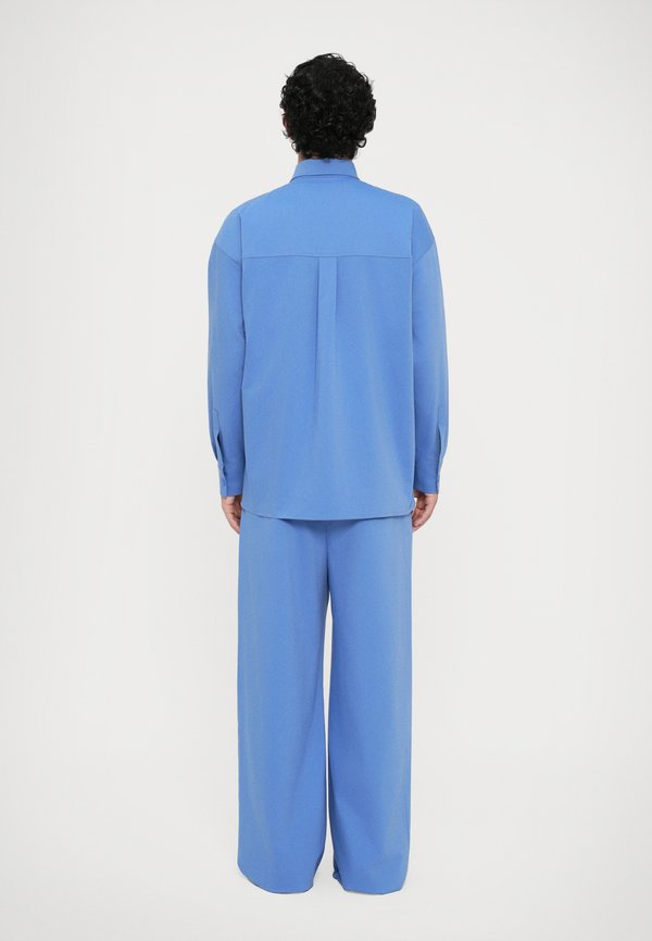 Essential Collective DOUBLE POCKET SHIRT