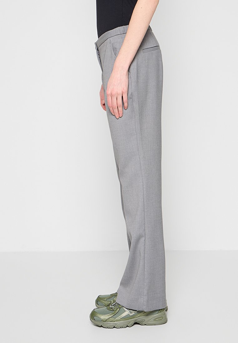 Abercrombie & Fitch REGULAR FIT