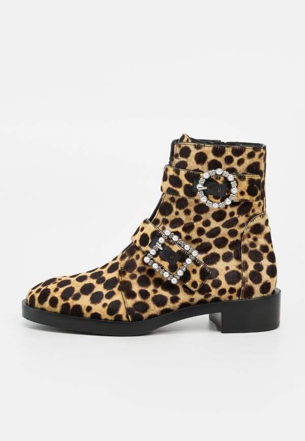 Stuart Weitzman