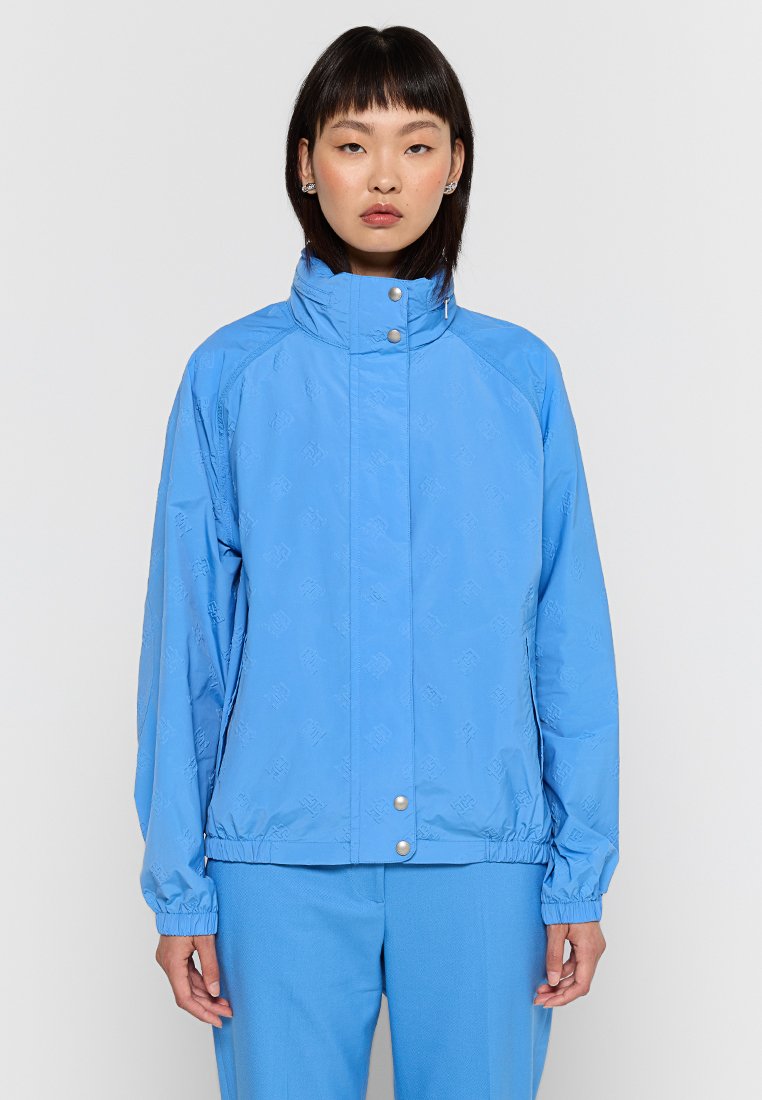 REGULAR FIT Media 1