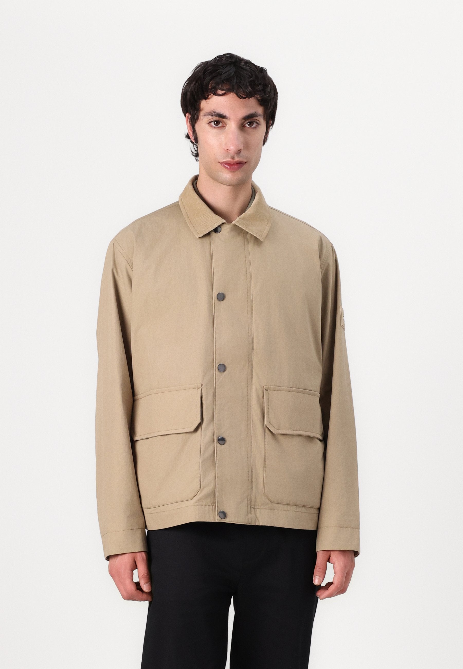 SHORT WALKING JACKET Media 3