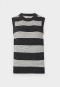 SLEEVELESS Media 1