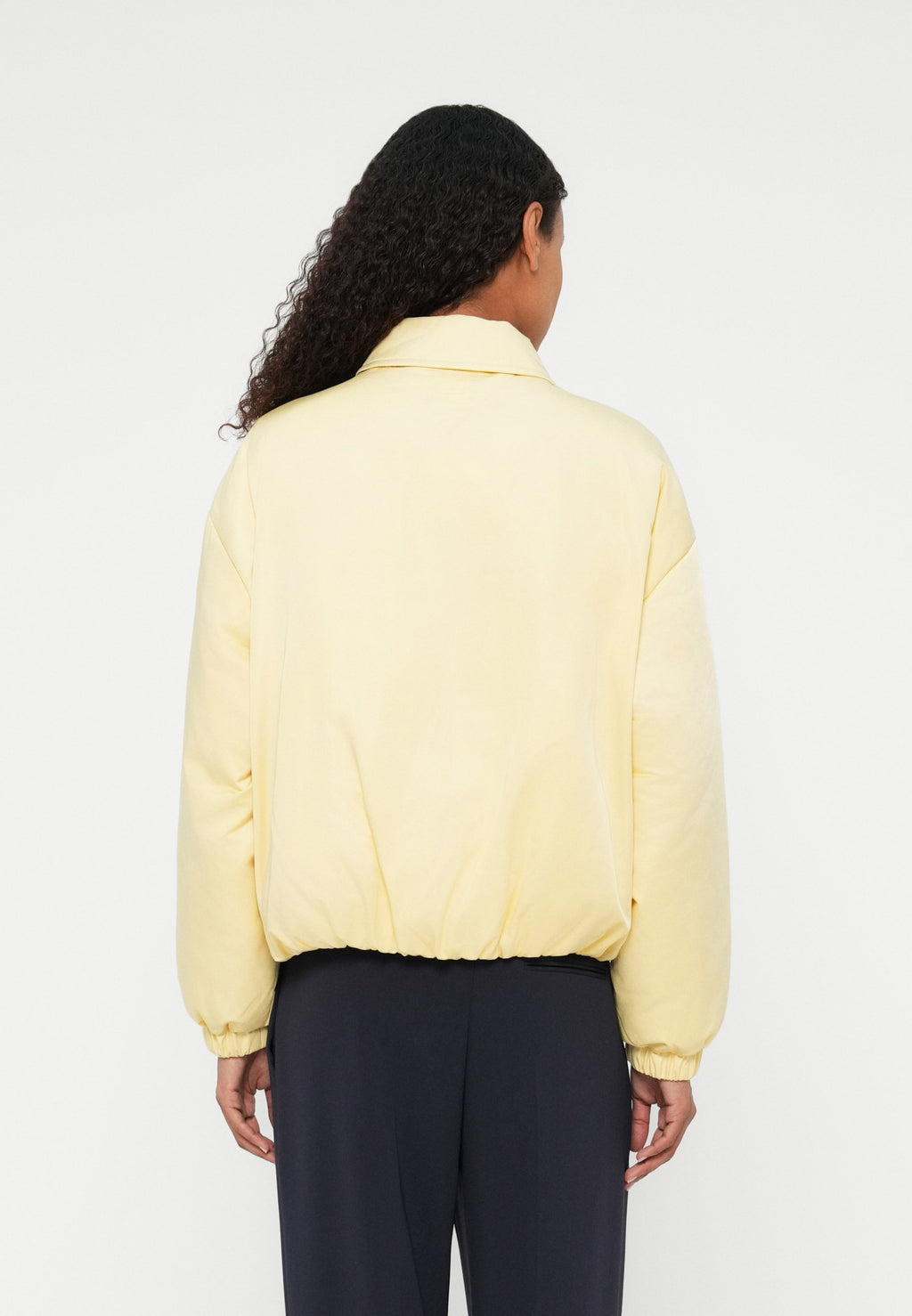 WATER REPELLENT SATIN RELAXED PADDED JACKET Media 4