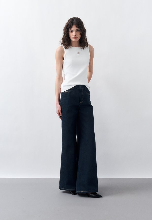 Calvin Klein Jeans LABEL CUTO