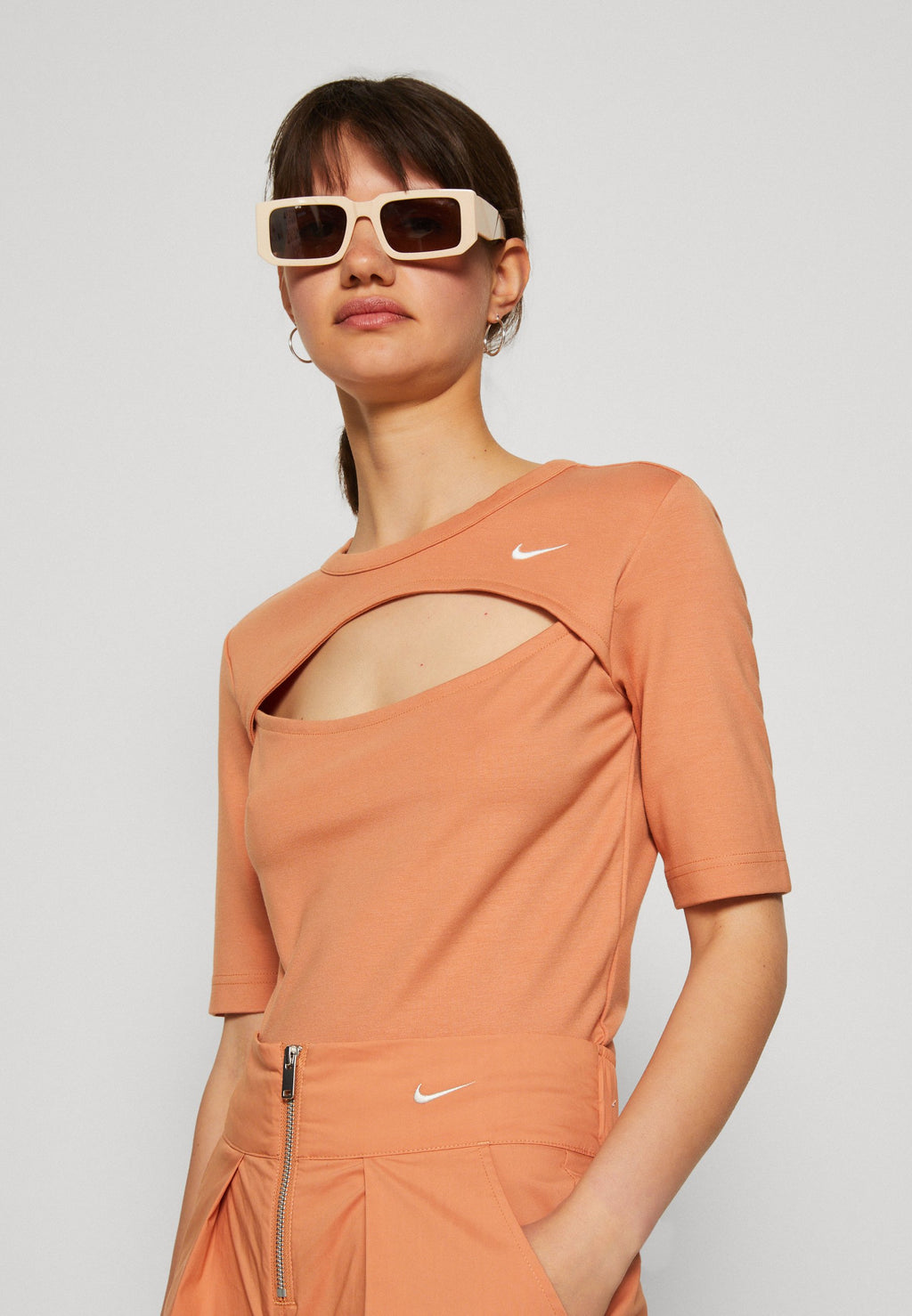 Nike Sportswear CUTOUT