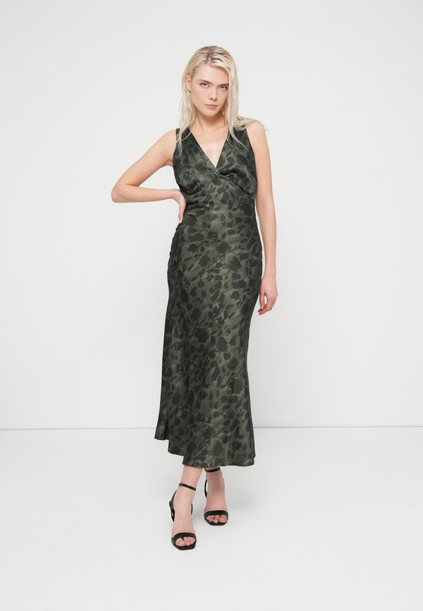 WAL G. OLLY V NECK MAXI