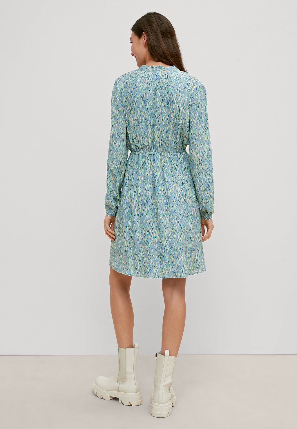 comma casual identity