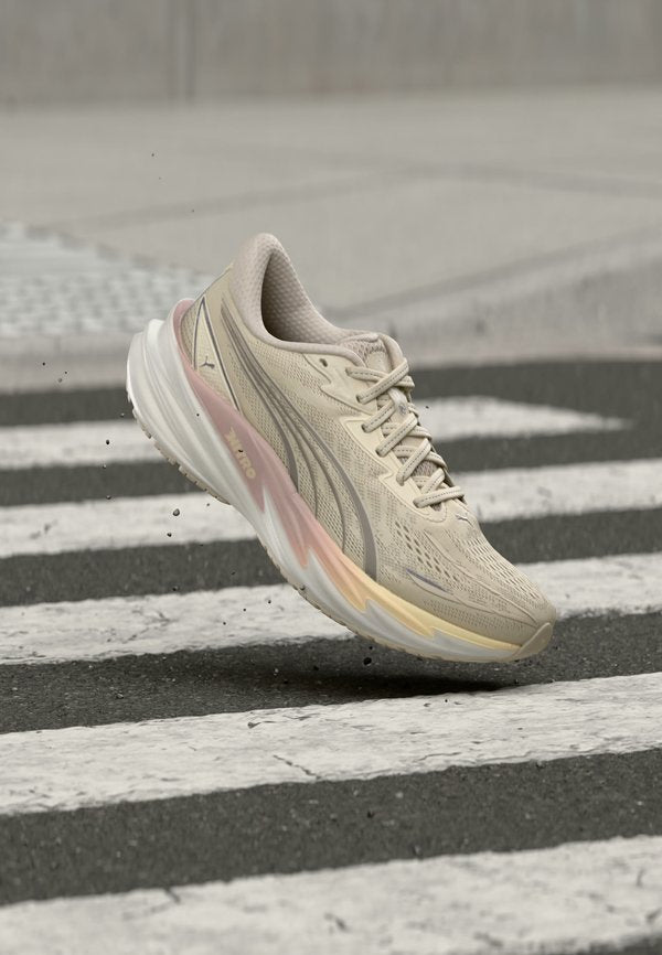 Puma VELOCITY NITRO 5 WNS - Road running shoes - alpine snow-misty pink