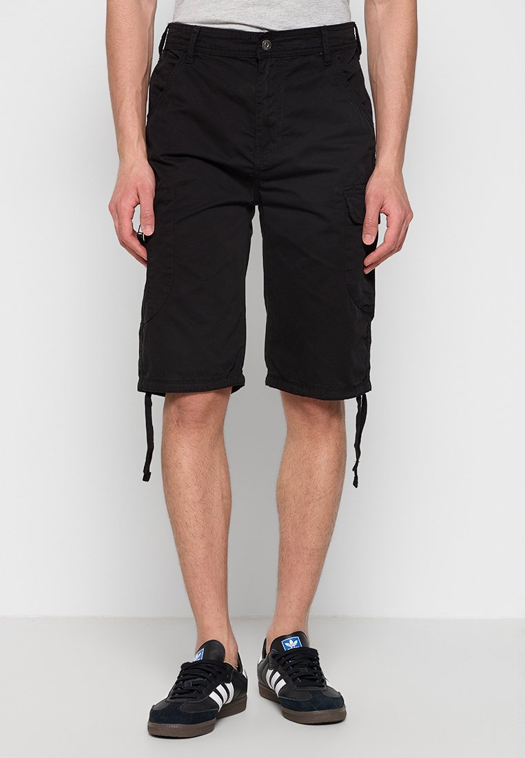 Schwarze Cargo-Shorts mit geradem Schnitt, Kordelzugabschlüssen, mehreren Seitentaschen und einem Knopfverschluss. Aus strapazierfähigem Material gefertigt.