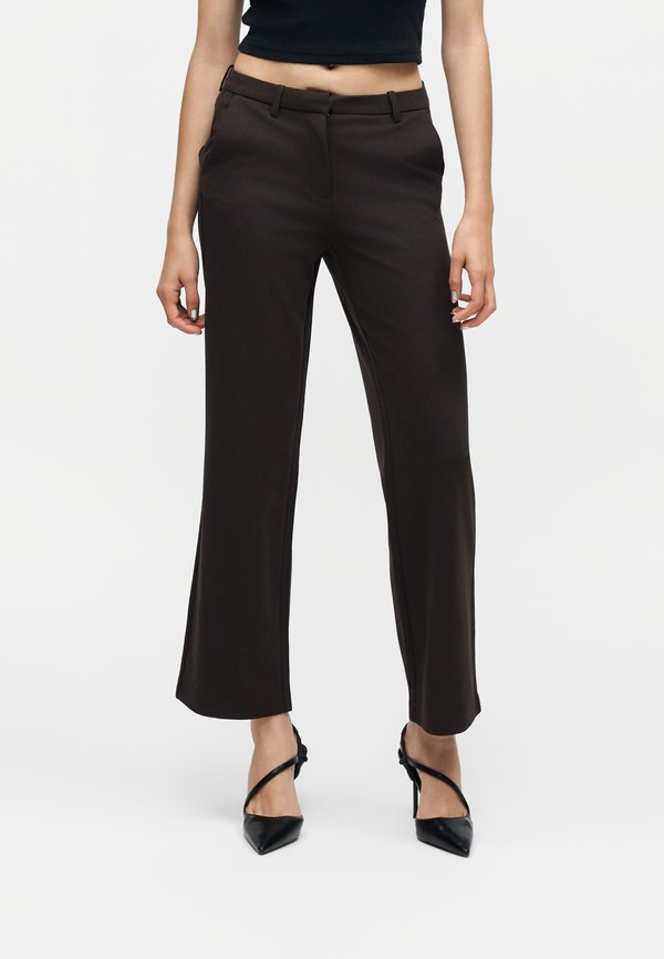 Vero Moda Petite VMZAMIRA STRAIGHT PANT - Trousers - chocolate torte