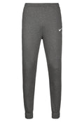 Graue Jogginghose aus weichem Stoff. Mit elastischem Bund und Bündchen, sowie einem kleinen weißen Nike-Logo nahe der linken Hüfte.