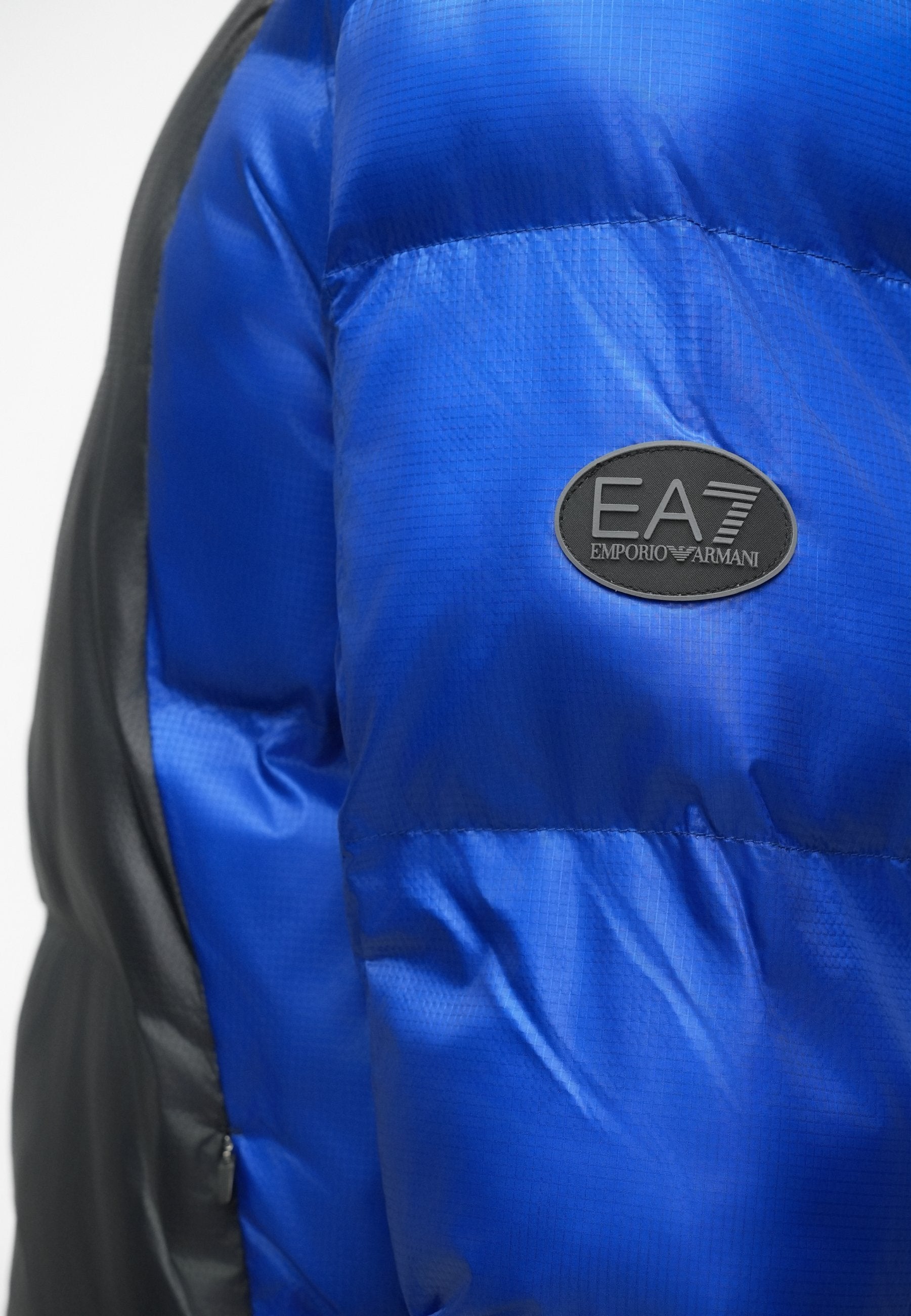 MOUNTAIN JACKET Media 7