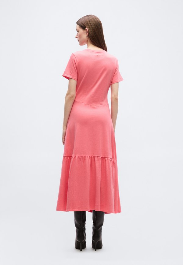 DKNY RUCHED BODICE SHORT SLEEVE TIER LONG DRESS
