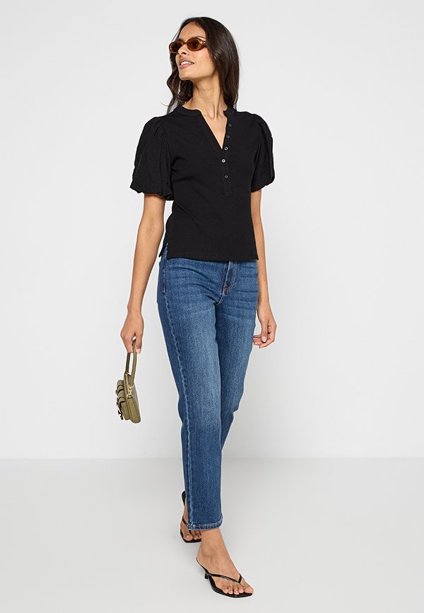 DKNY