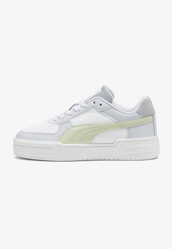 Puma Trainers - white-green