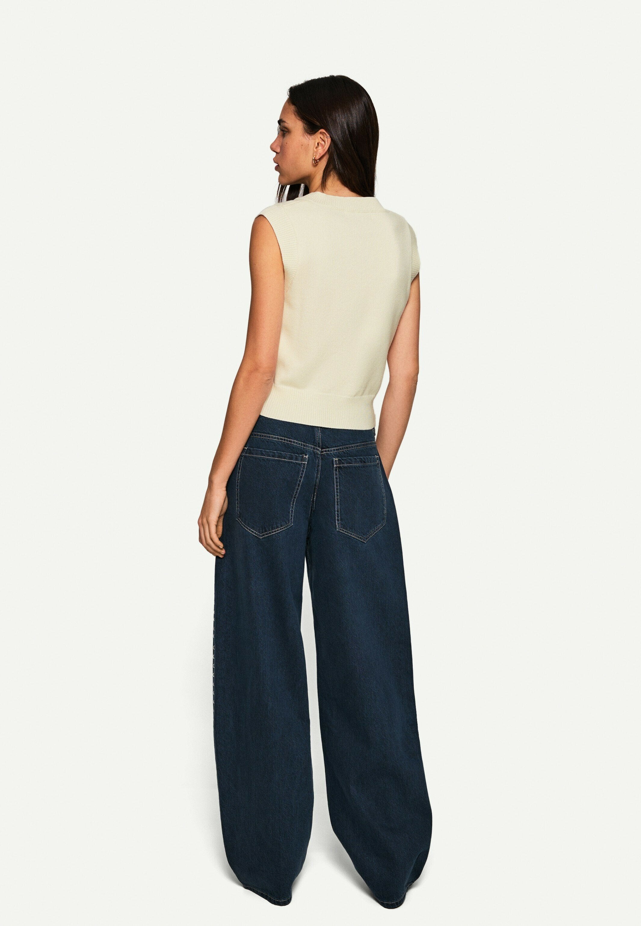 Bershka V-NECK