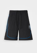 Schwarze Badeshorts mit einem Kordelzugbund, die blaue Paspeln entlang der Nähte und ein Logo am linken Oberschenkel aufweisen. Leichtes Material.